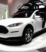 Tesla Model X problems bother car owners.